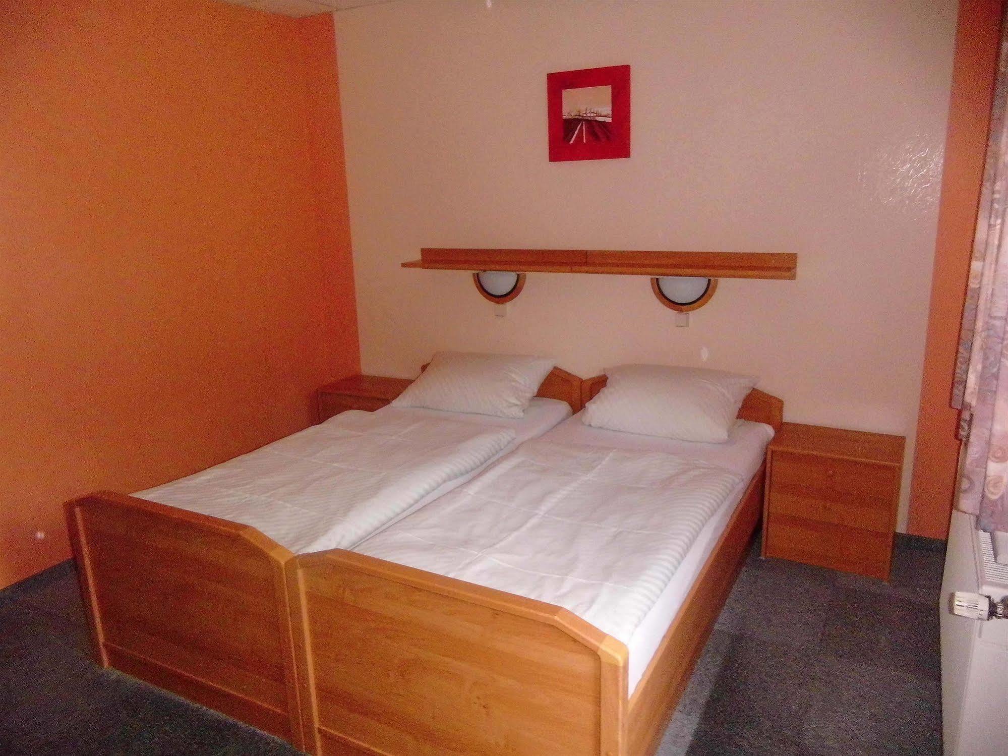 Hotel-Garni "Hof Von Hannover" Витмунд Екстериор снимка
