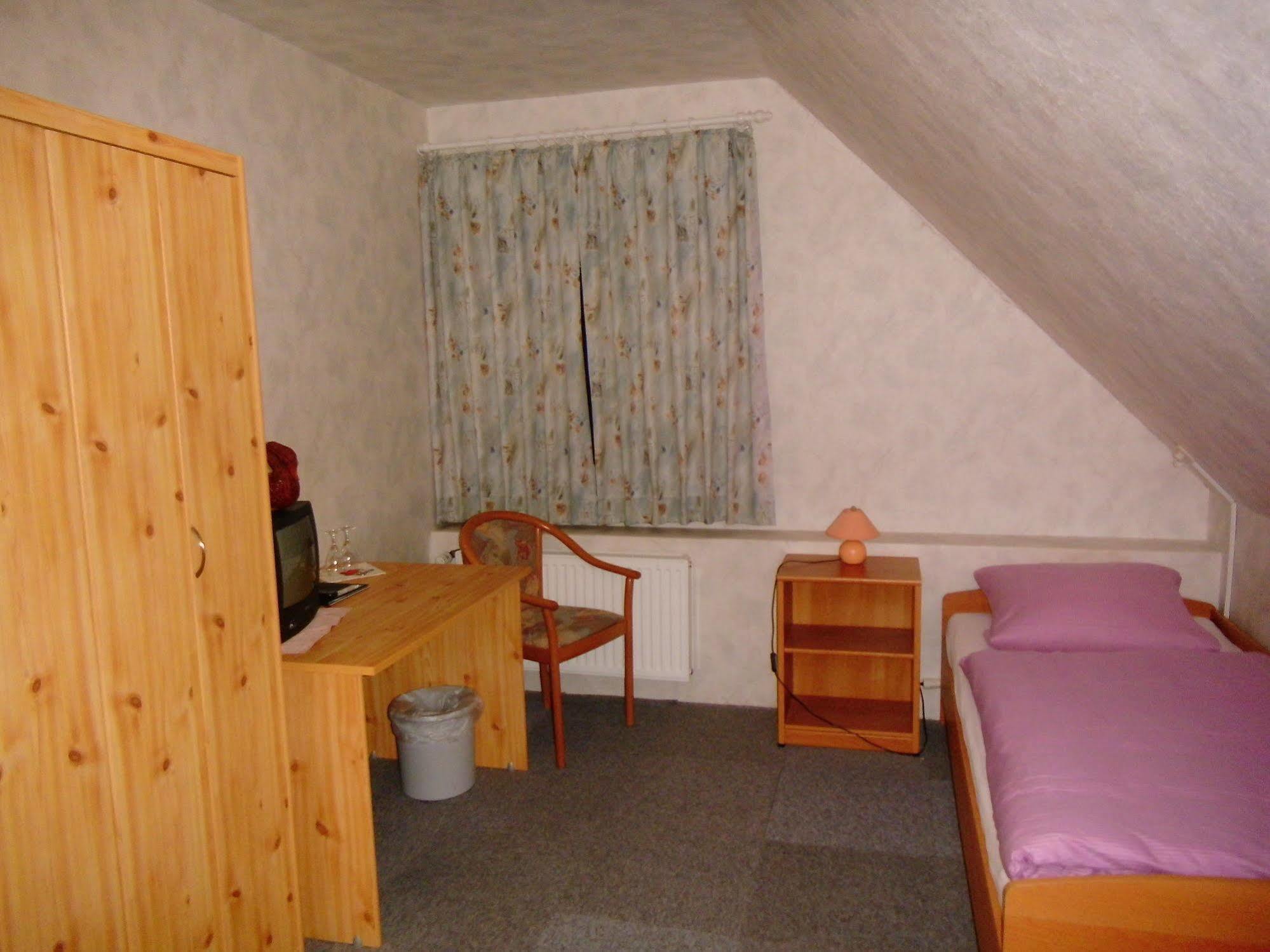 Hotel-Garni "Hof Von Hannover" Витмунд Екстериор снимка
