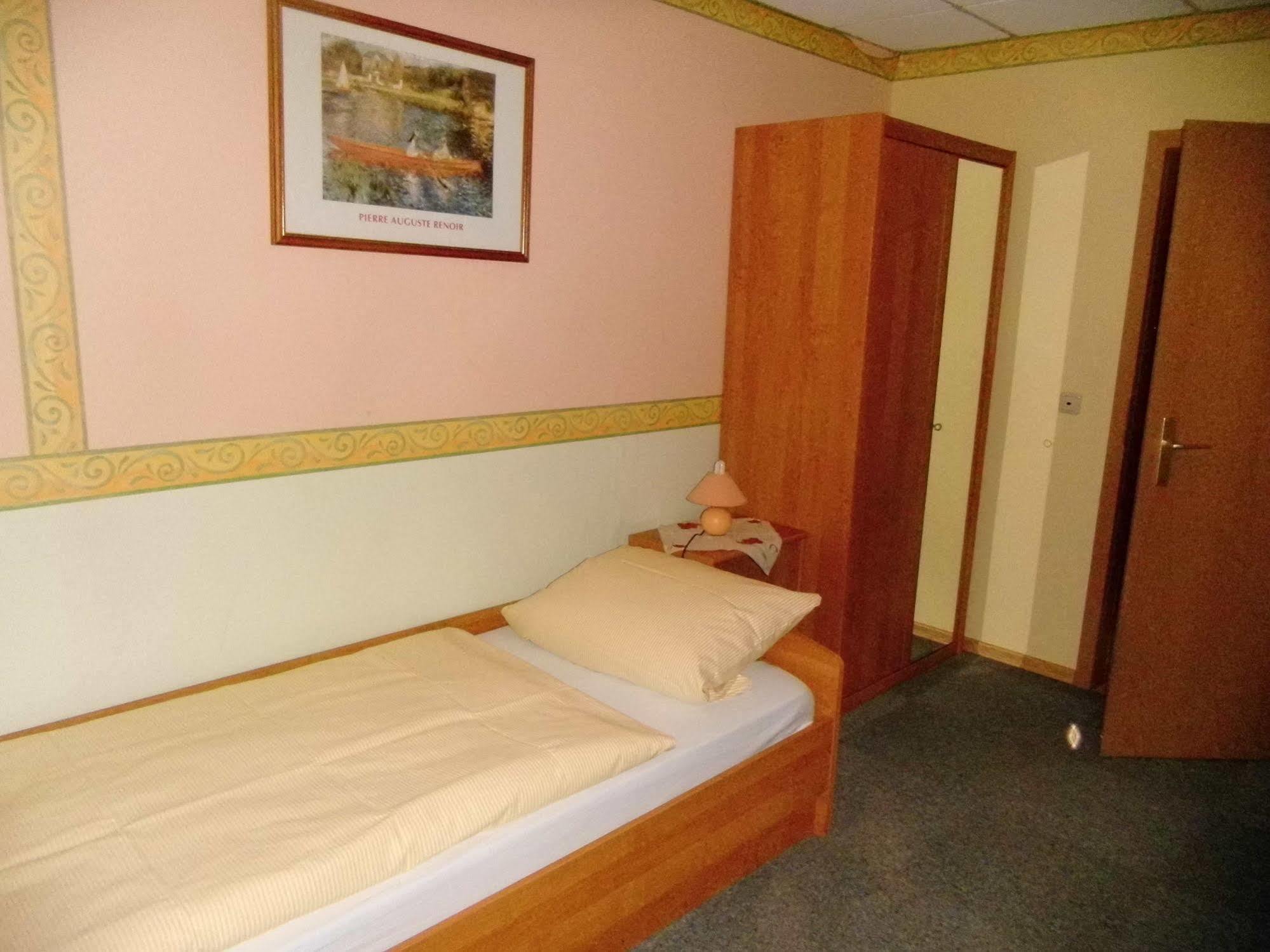 Hotel-Garni "Hof Von Hannover" Витмунд Екстериор снимка